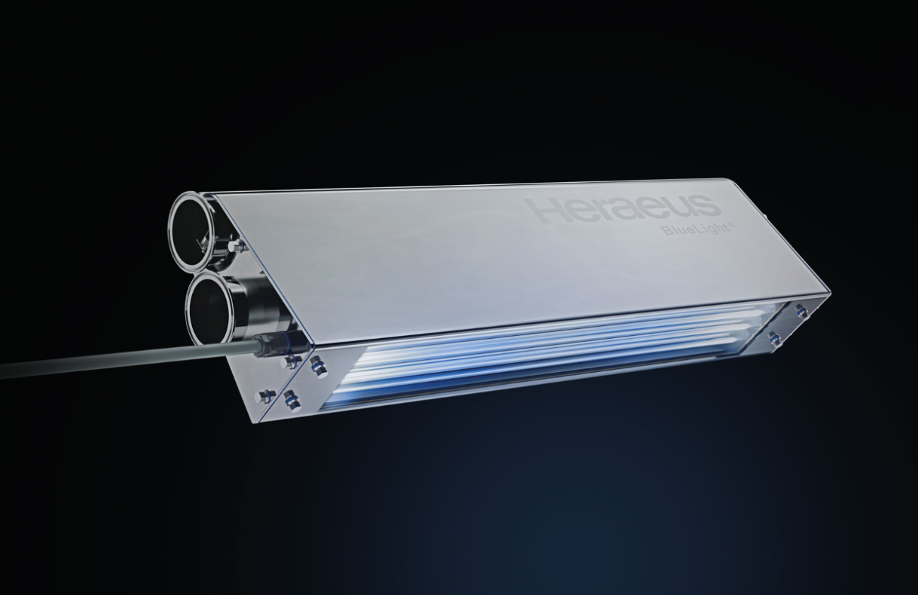 Das BlueLight Hygienic System ermöglicht höchste Fertigungsgeschwindigkeiten mit effektivster Keimtötung für Form-, Füll- und Verschließmaschinen (FFS). 